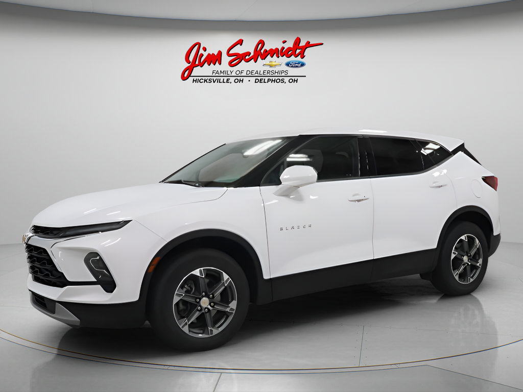 Used 2025 Chevrolet Blazer LT AWD/4WD image 2
