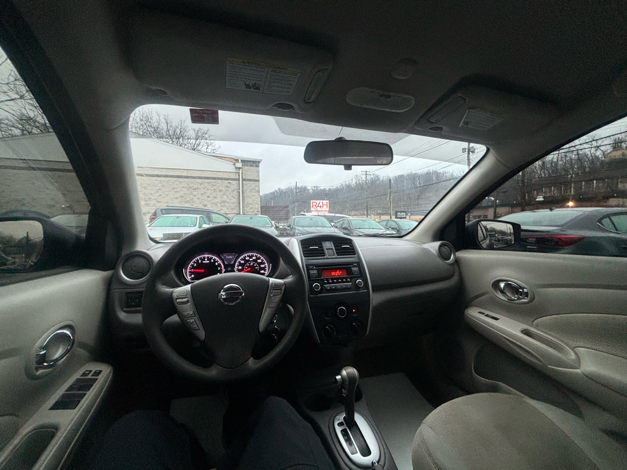 Used 2015 Nissan Versa SV image 9