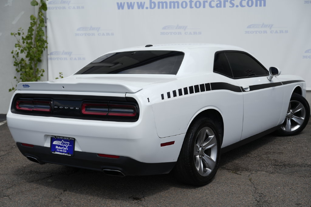 Used 2018 Dodge Challenger SXT RWD image 3