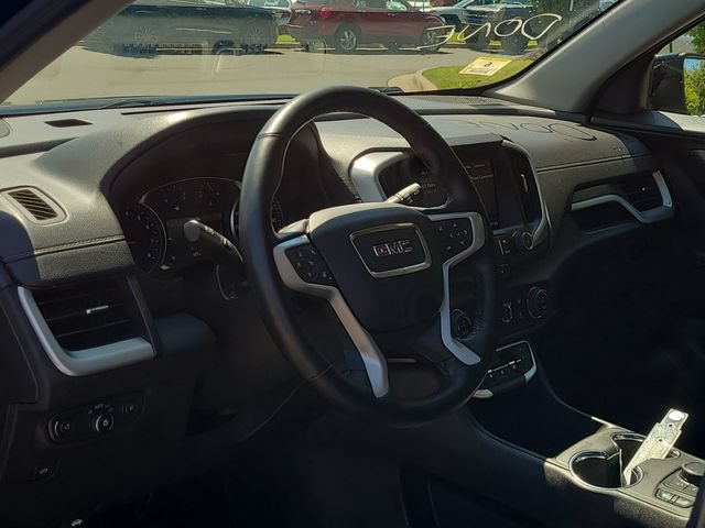 Used 2024 GMC Terrain SLT AWD/4WD image 10