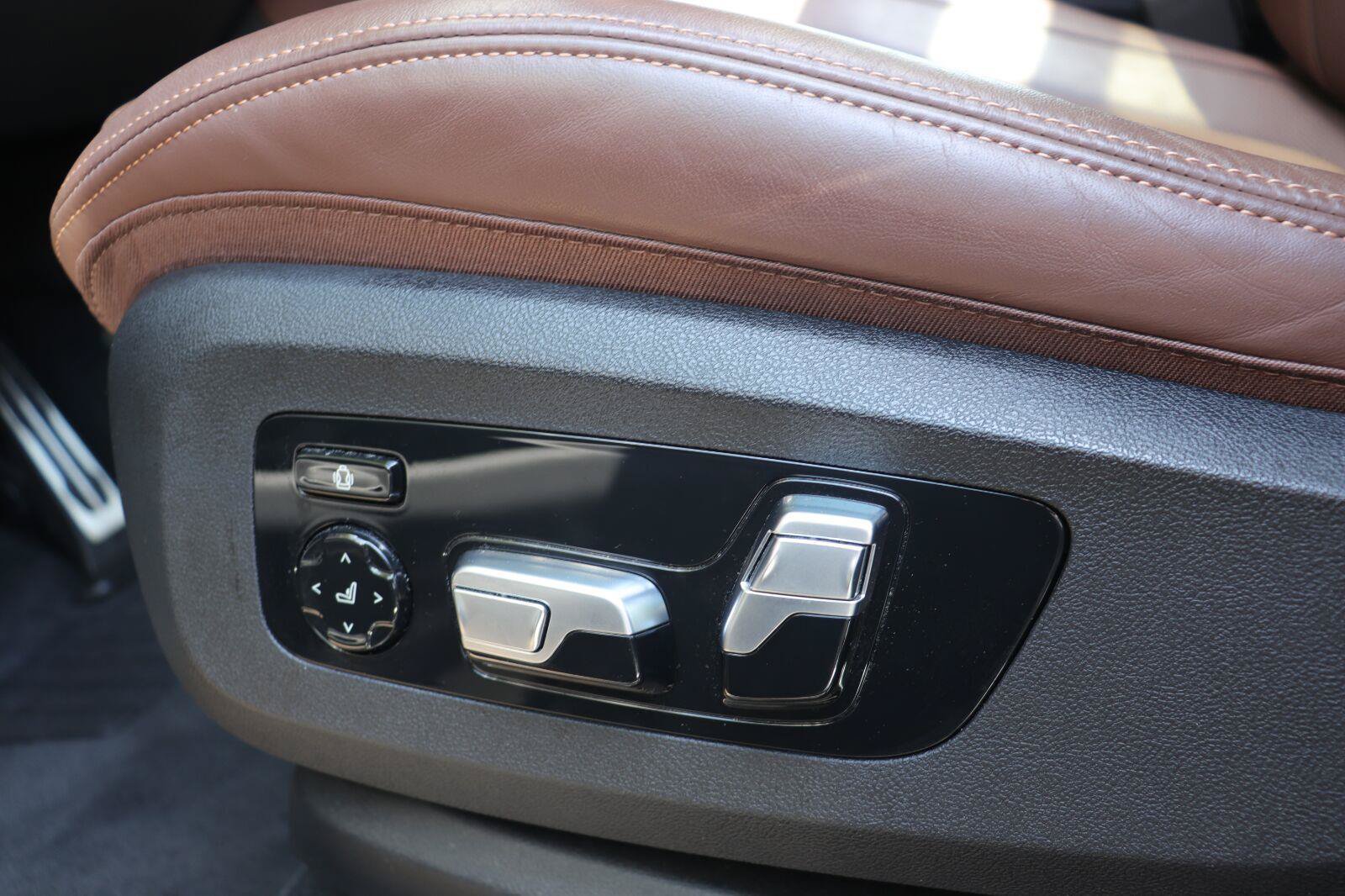 Used 2021 BMW X5 M50i w/ Premium Package AWD/4WD image 27