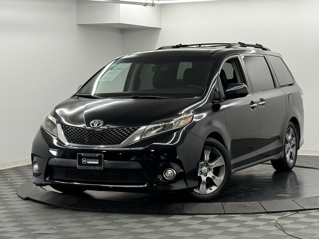 Used 2015 Toyota Sienna SE Premium image 2
