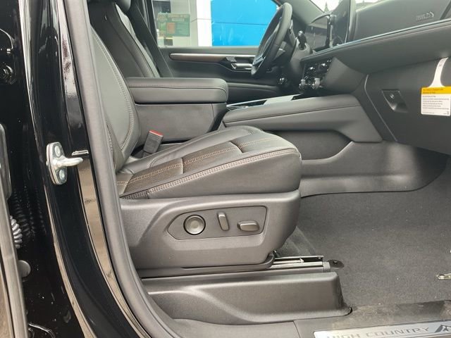 New 2026 Chevrolet Suburban High Country AWD/4WD image 18