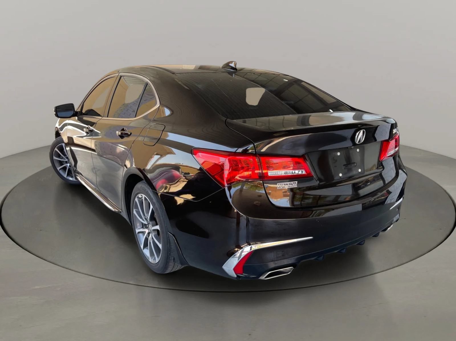Used 2018 Acura TLX w/ Technology Package FWD image 3