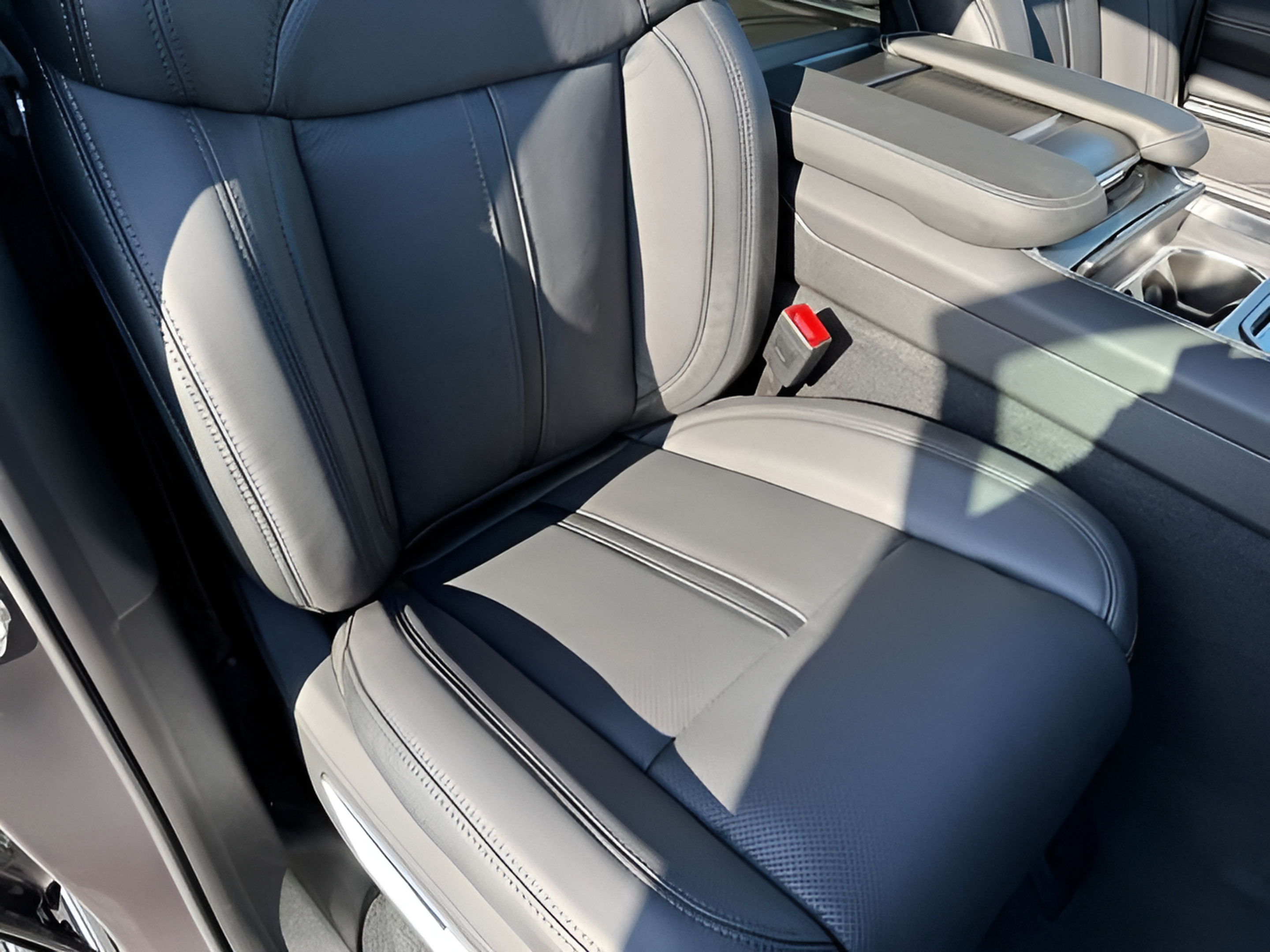 New 2026 Jeep Grand Wagoneer L Summit w/ 8-Passenger Seating Package AWD/4WD image 17