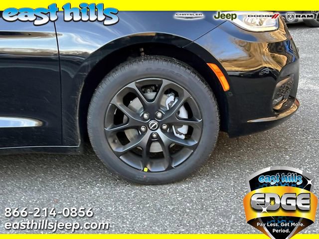 New 2026 Chrysler Pacifica Limited w/ Uconnect Theater Family Group AWD/4WD image 3