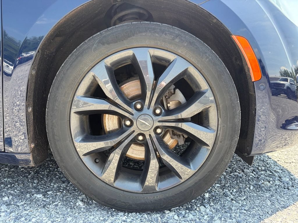 Used 2018 Chrysler Pacifica Touring-L Plus w/ Advanced Safetytec Group FWD image 15