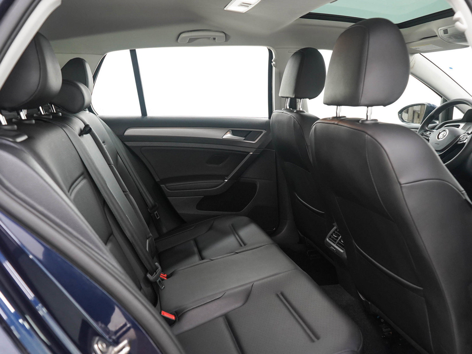 Used 2017 Volkswagen Golf Wolfsburg Edition FWD image 12