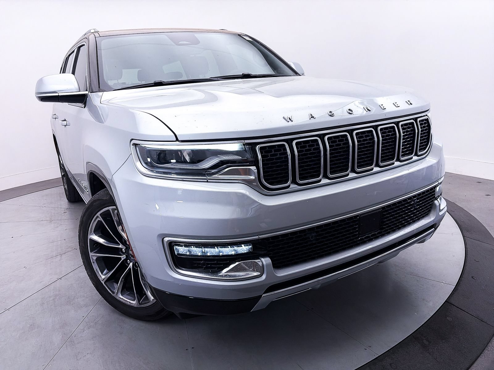 Used 2022 Jeep Wagoneer Series III w/ Premium Group I AWD/4WD image 3