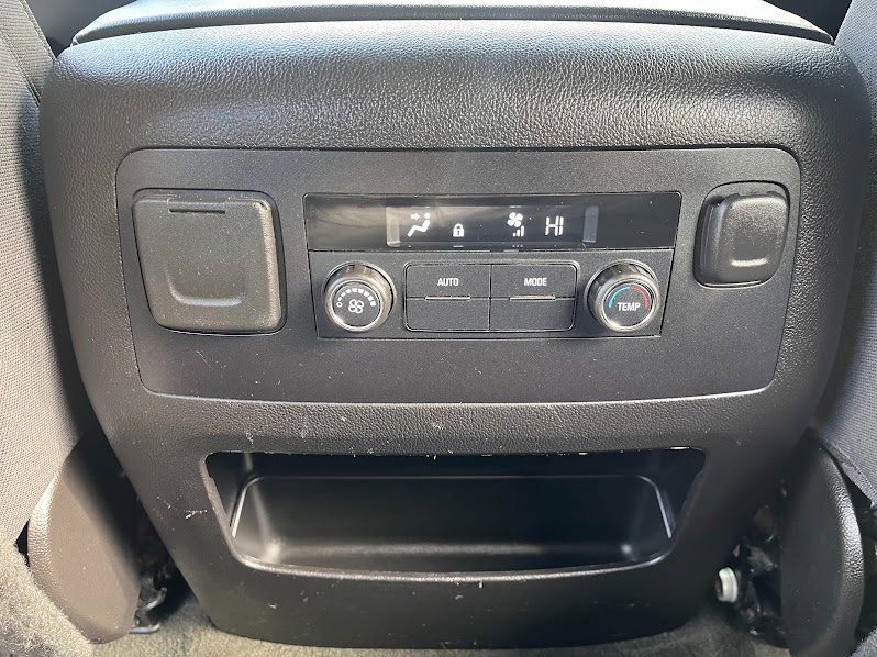 Used 2015 Chevrolet Suburban LS image 41