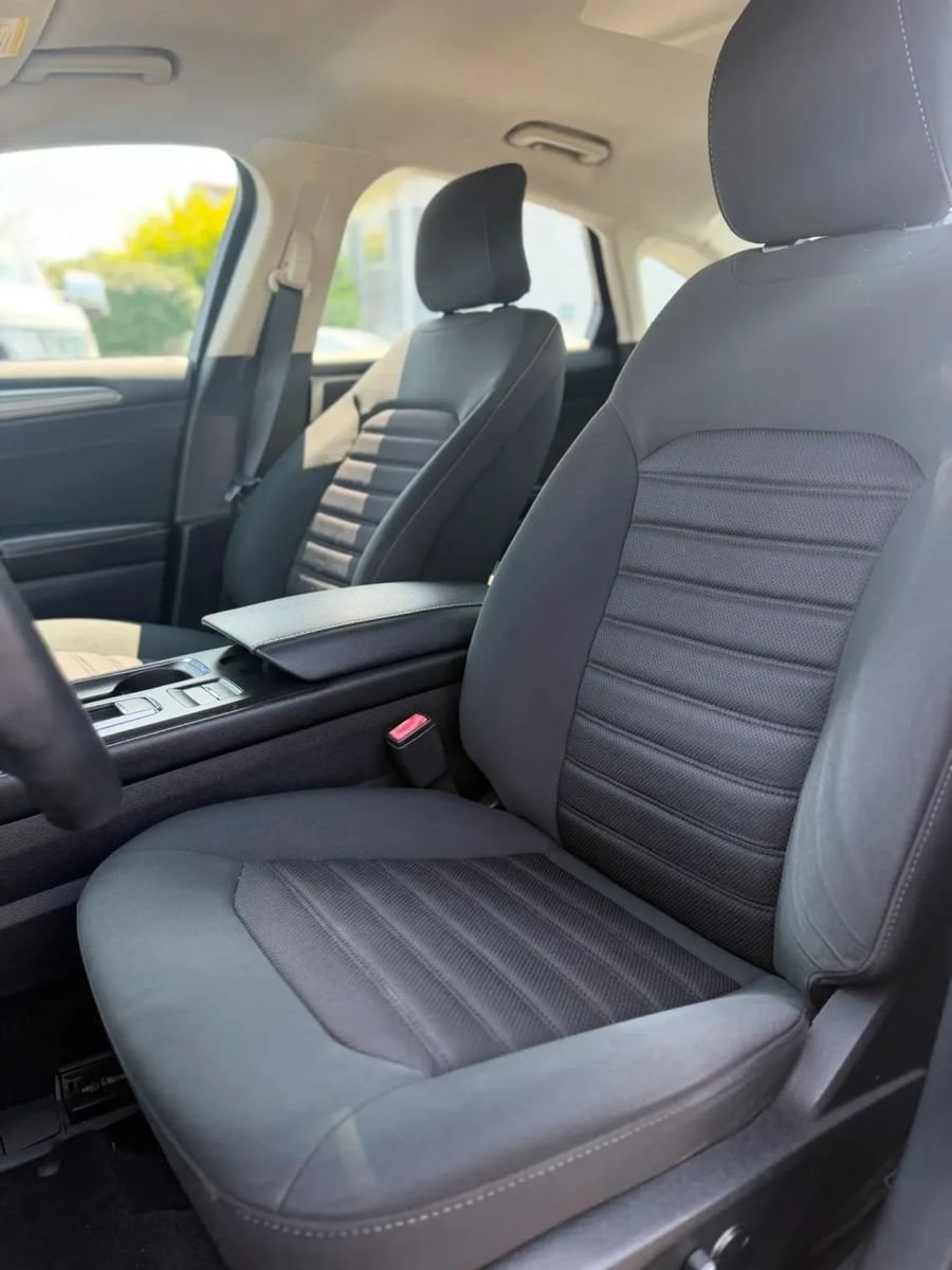 Used 2017 Ford Fusion SE FWD image 10