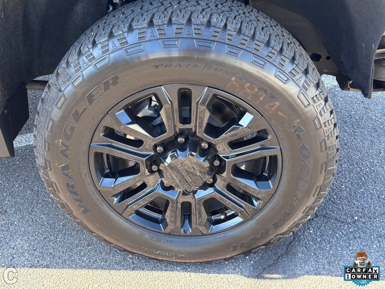 Used 2022 GMC Sierra 2500 Denali w/ Denali Black Diamond Edition AWD/4WD image 9