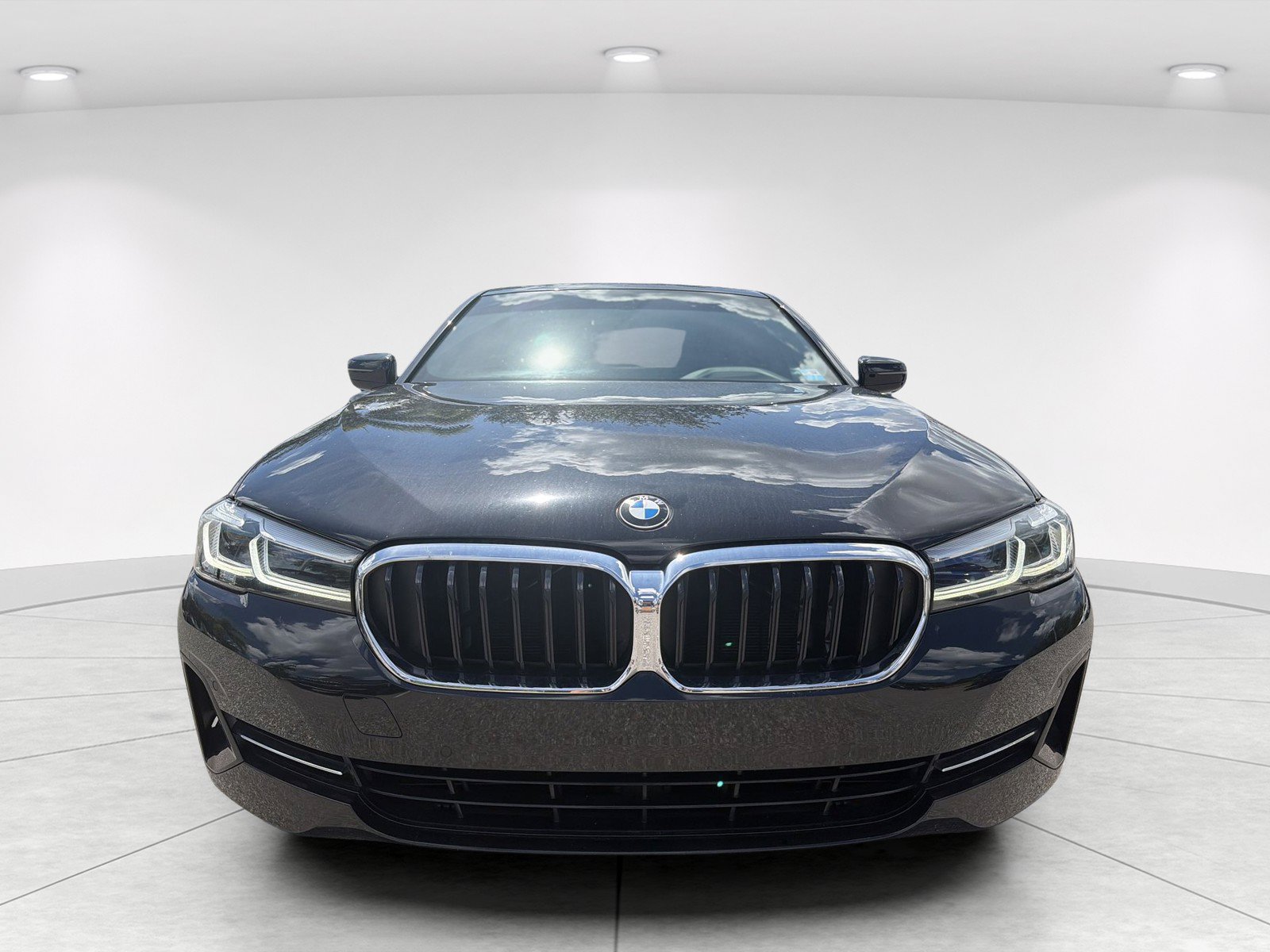 Certified 2023 BMW 530i xDrive w/ Premium Package AWD/4WD image 2