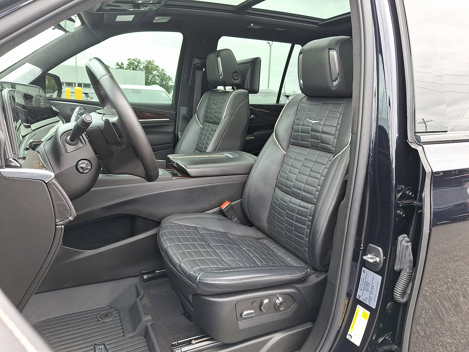 Certified 2022 Cadillac Escalade Sport Platinum w/ LPO, ONYX Package image 16