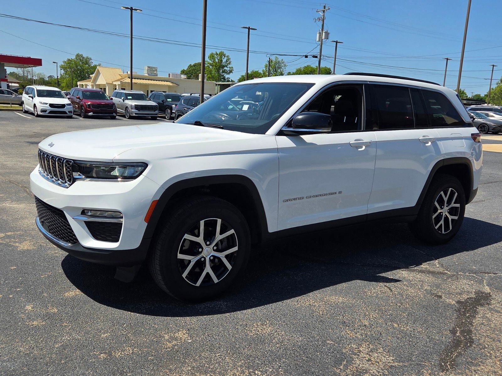 Used 2024 Jeep Grand Cherokee Limited image 3