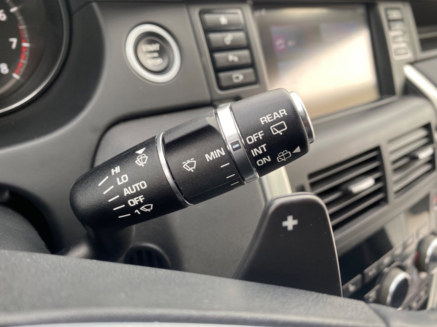 Used 2019 Land Rover Discovery Sport HSE image 25