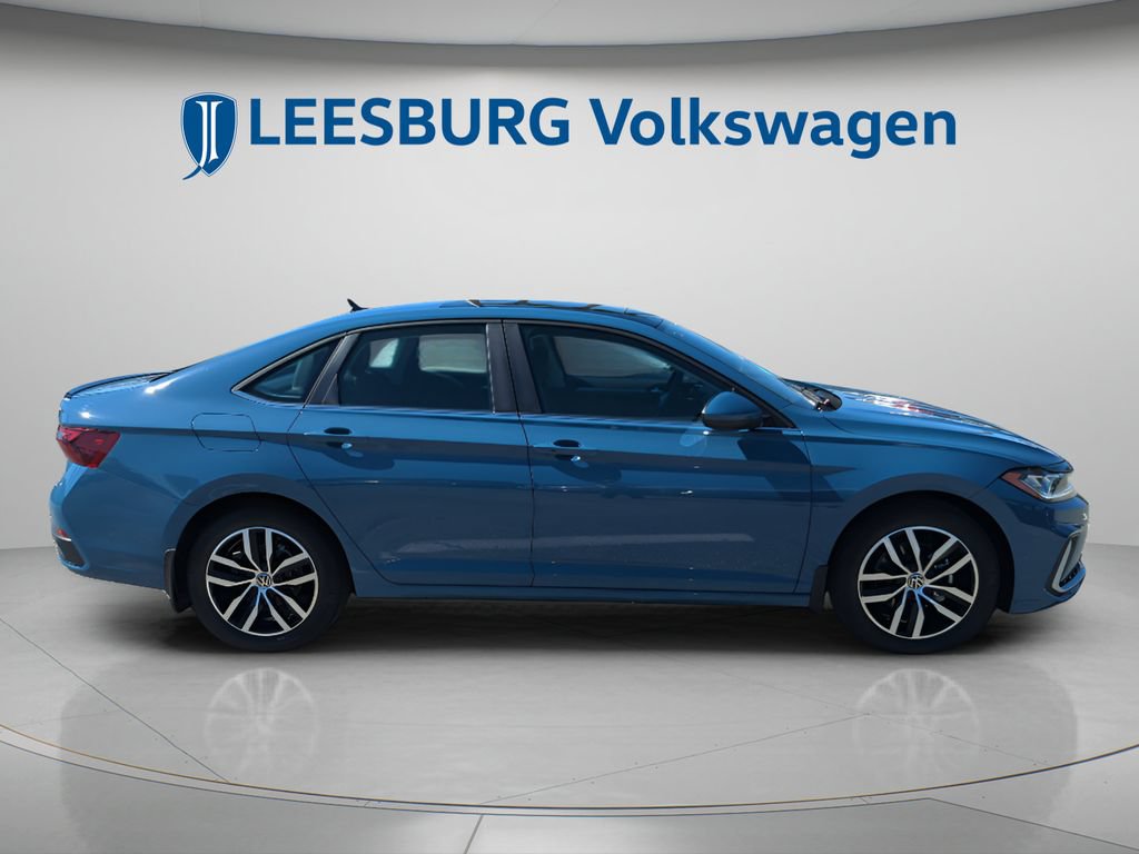 New 2026 Volkswagen Jetta SE FWD image 3