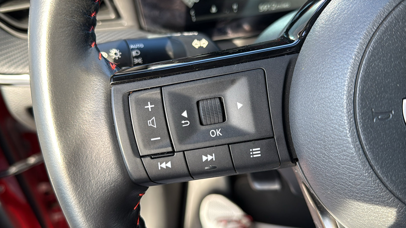 Certified 2025 Nissan Kicks SR image 10