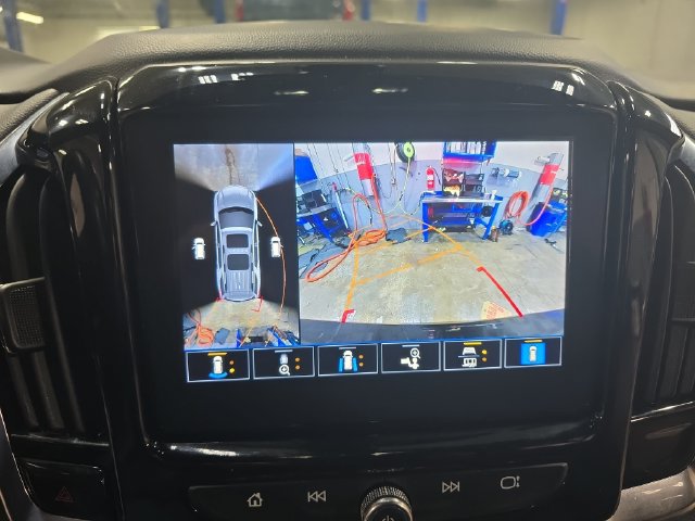 Used 2023 Chevrolet Traverse LT w/ Rear Camera Mirror Package AWD/4WD image 26