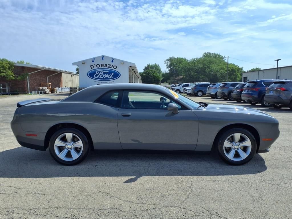 Used 2023 Dodge Challenger SXT image 3