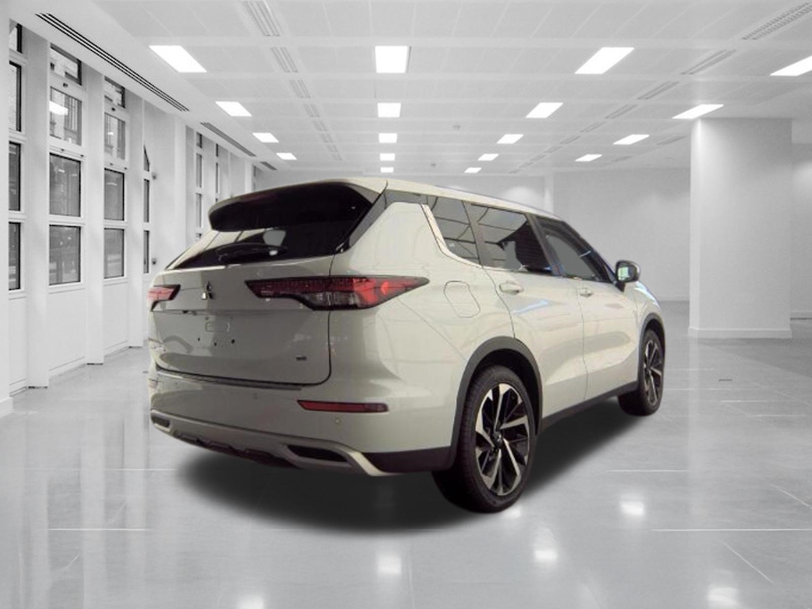 Used 2023 Mitsubishi Outlander SE FWD image 4