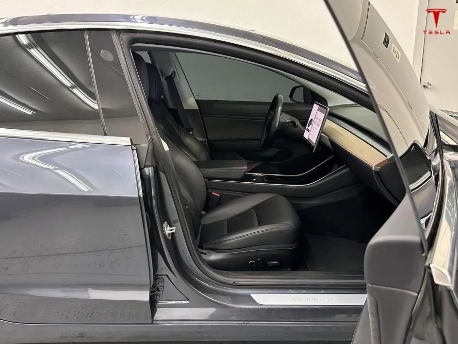 Used 2018 Tesla Model 3 Long Range image 17