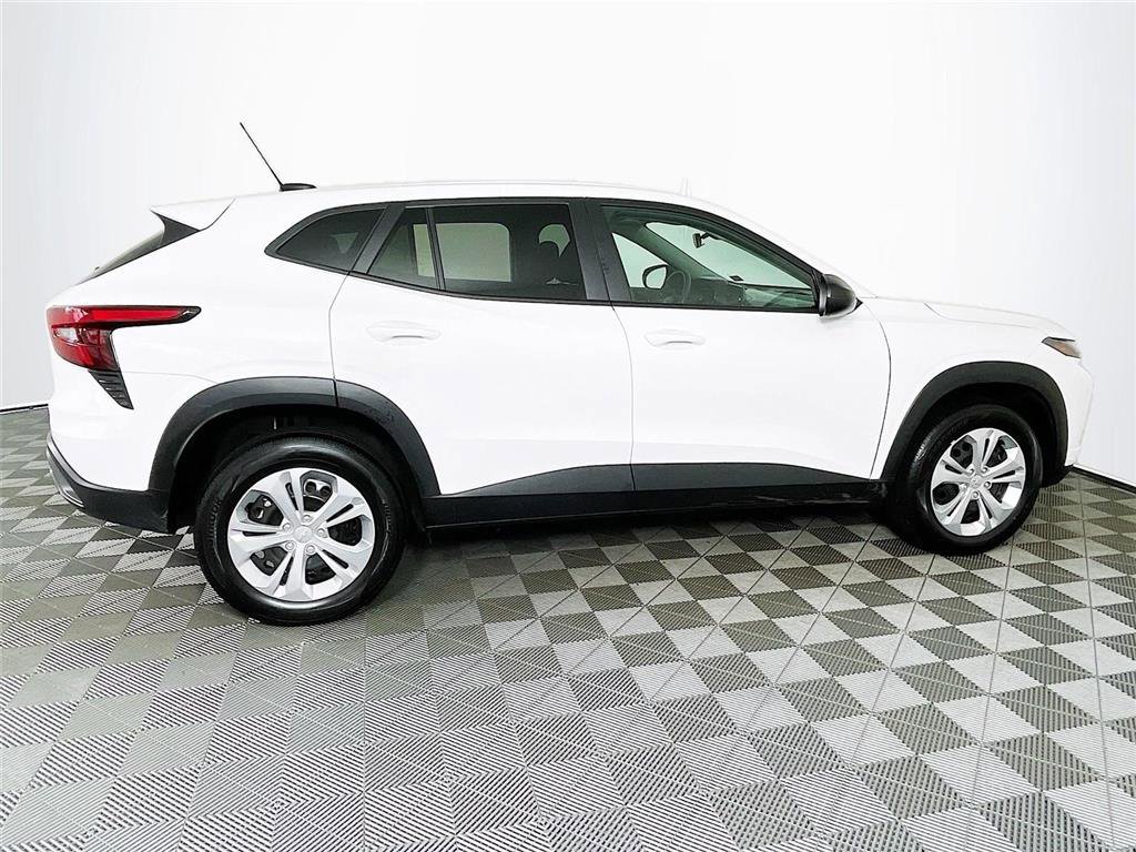 Certified 2025 Chevrolet Trax LS image 10