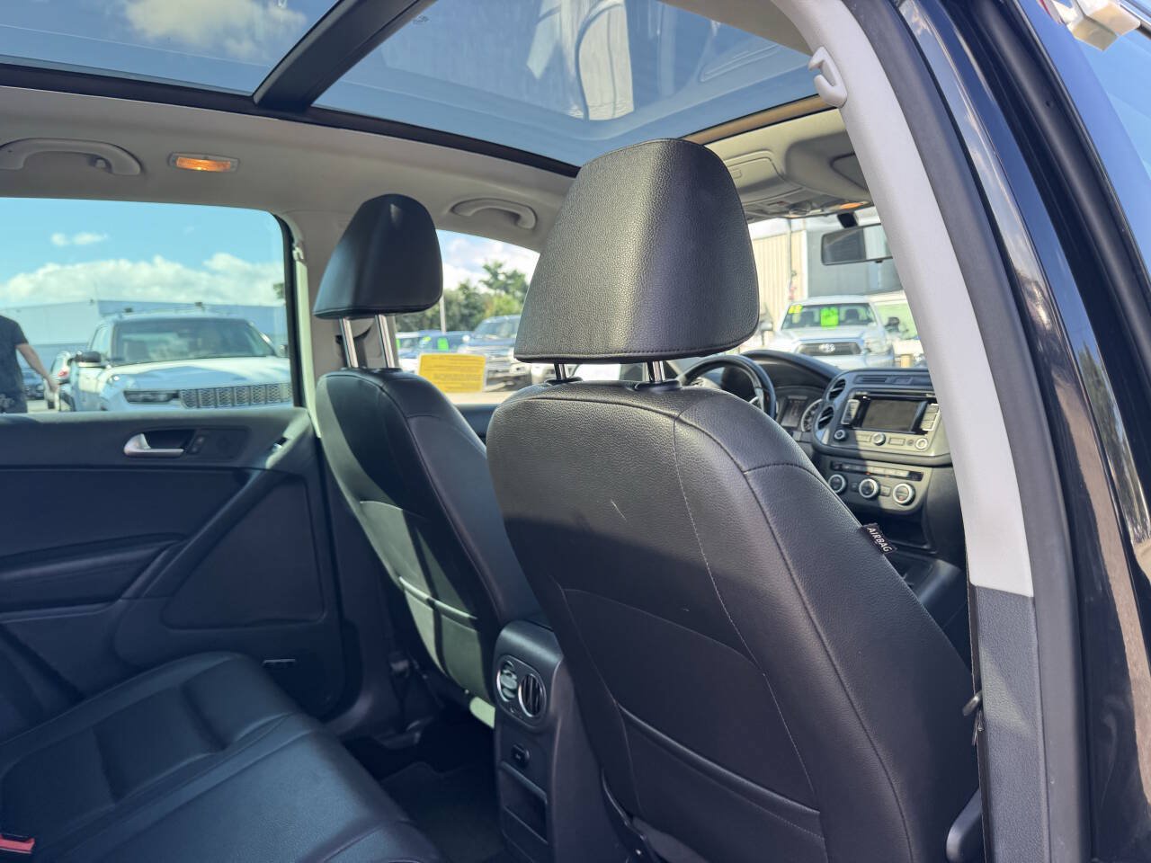 Used 2014 Volkswagen Tiguan SEL AWD/4WD image 34