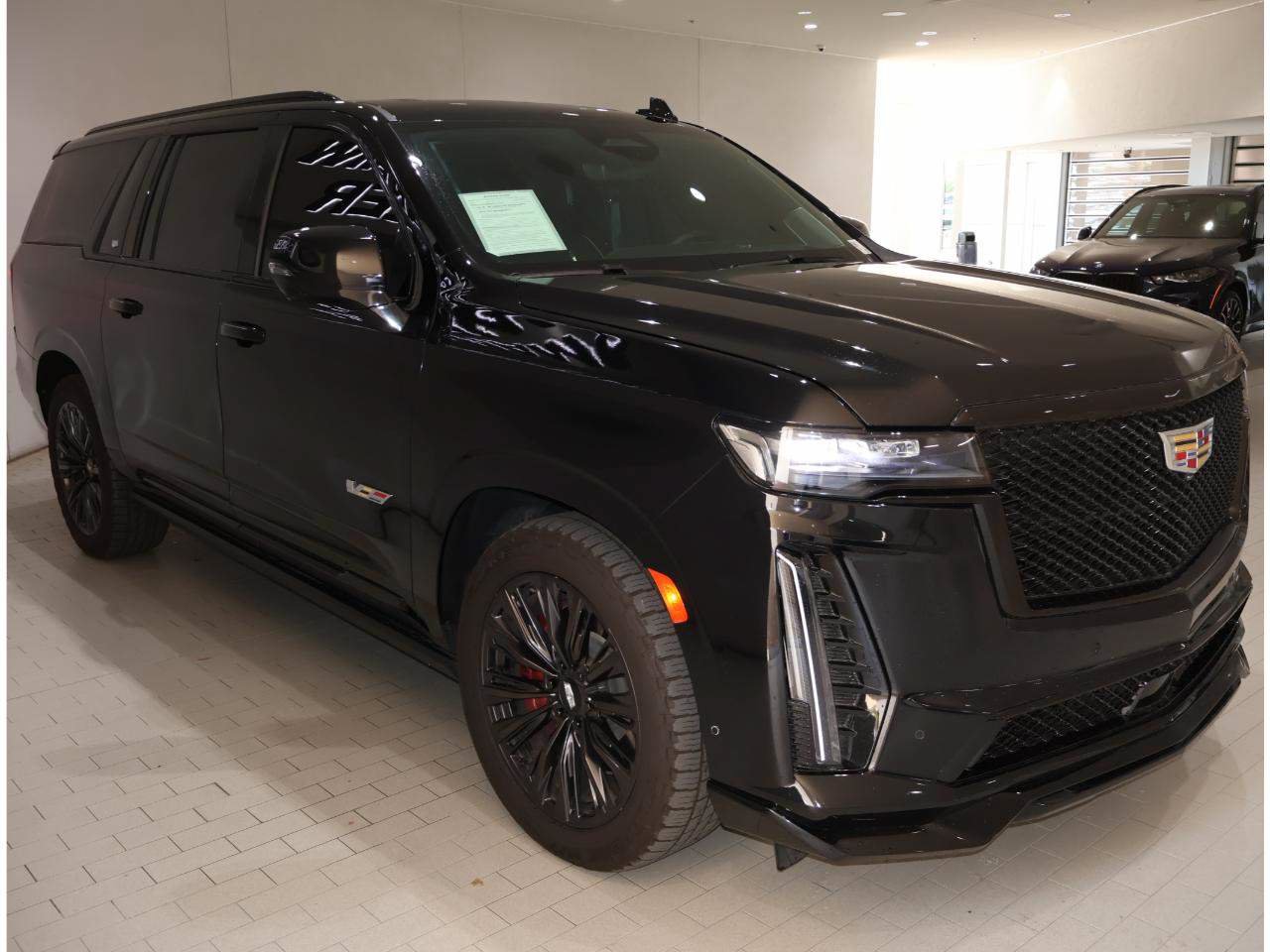 Used 2024 Cadillac Escalade ESV V w/ LPO, ONYX Package AWD/4WD image 6
