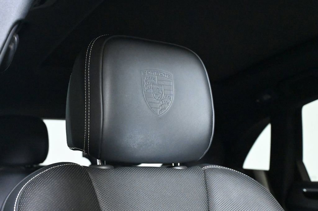 Certified 2023 Porsche Macan AWD/4WD image 22