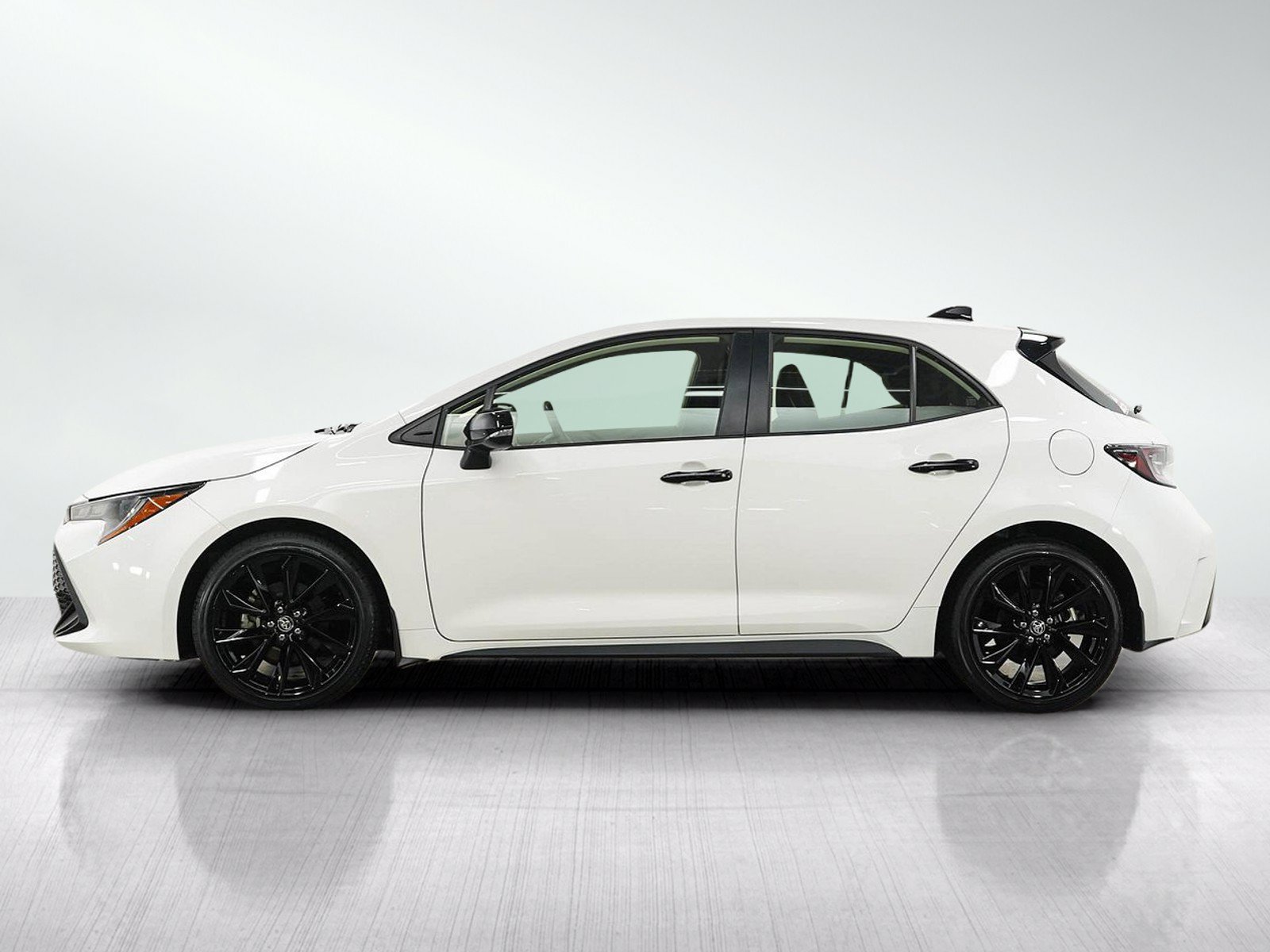 Used 2022 Toyota Corolla SE FWD image 2