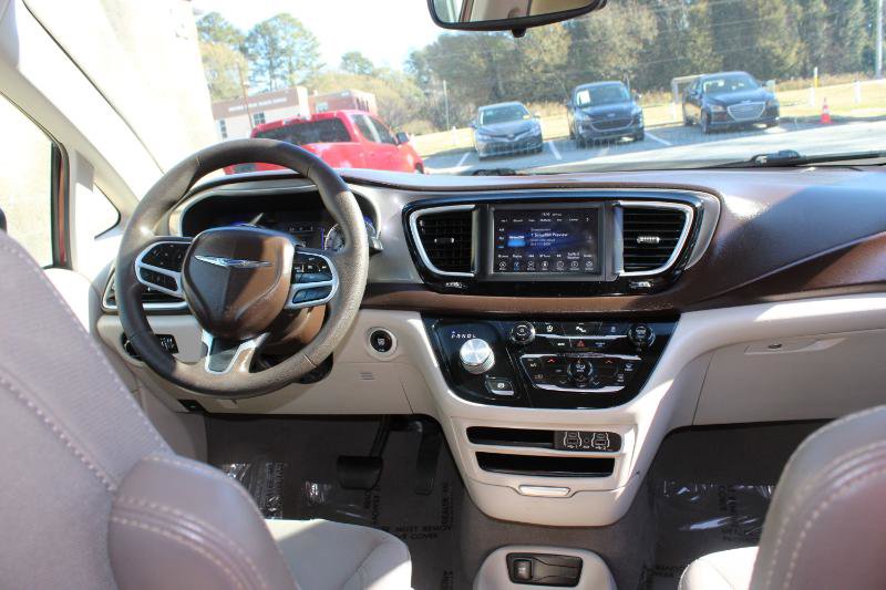 Used 2021 Chrysler Voyager LX image 9