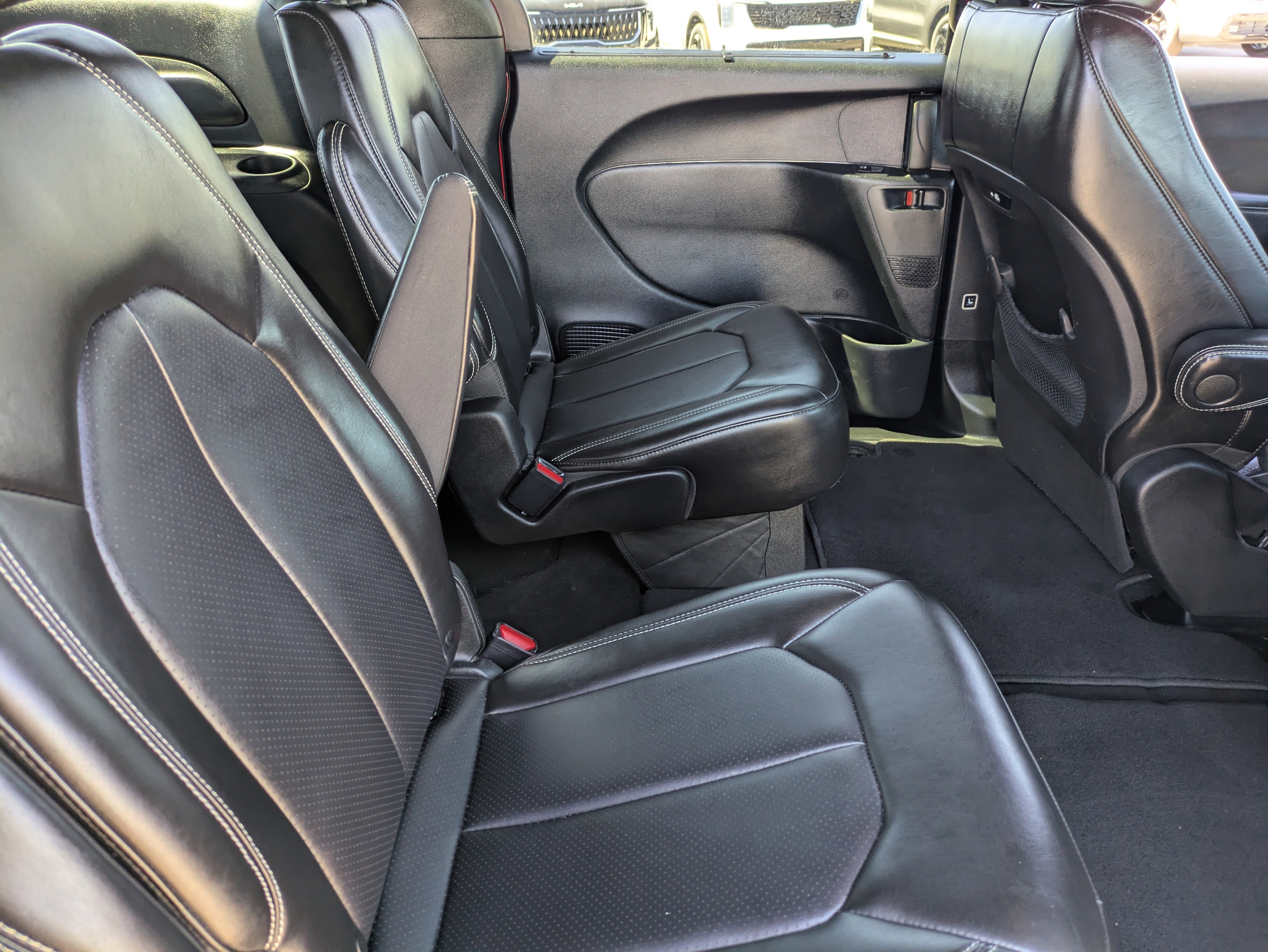 Used 2025 Chrysler Pacifica Select image 14