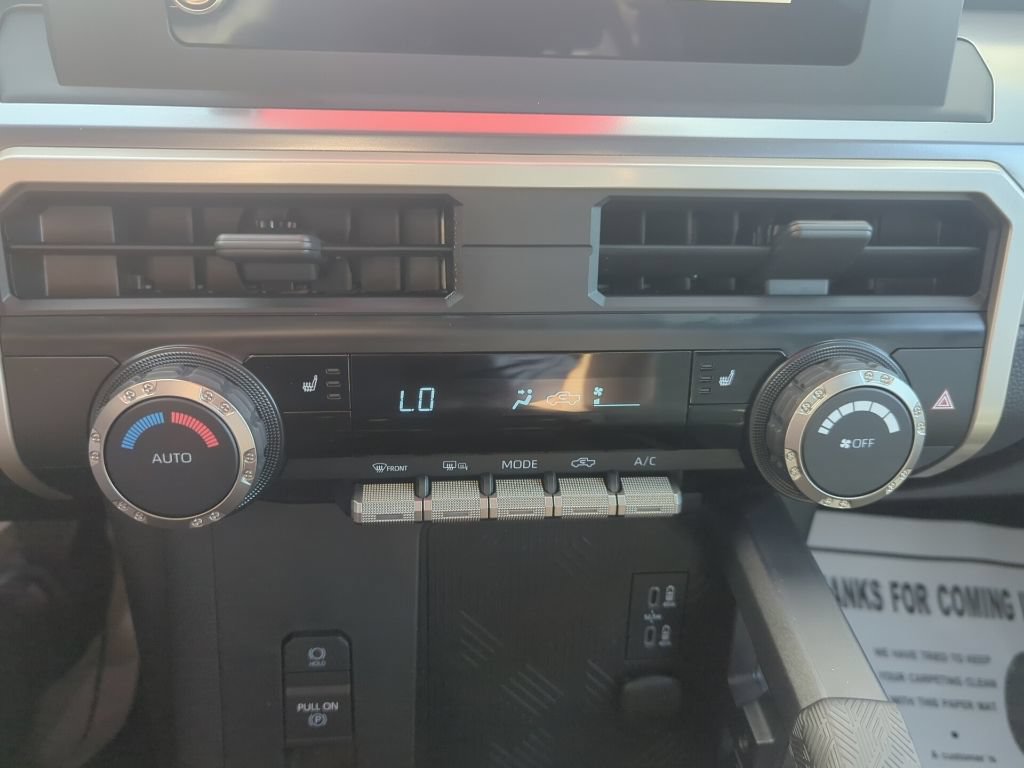 Used 2025 Toyota Tacoma TRD Off-Road AWD/4WD image 33