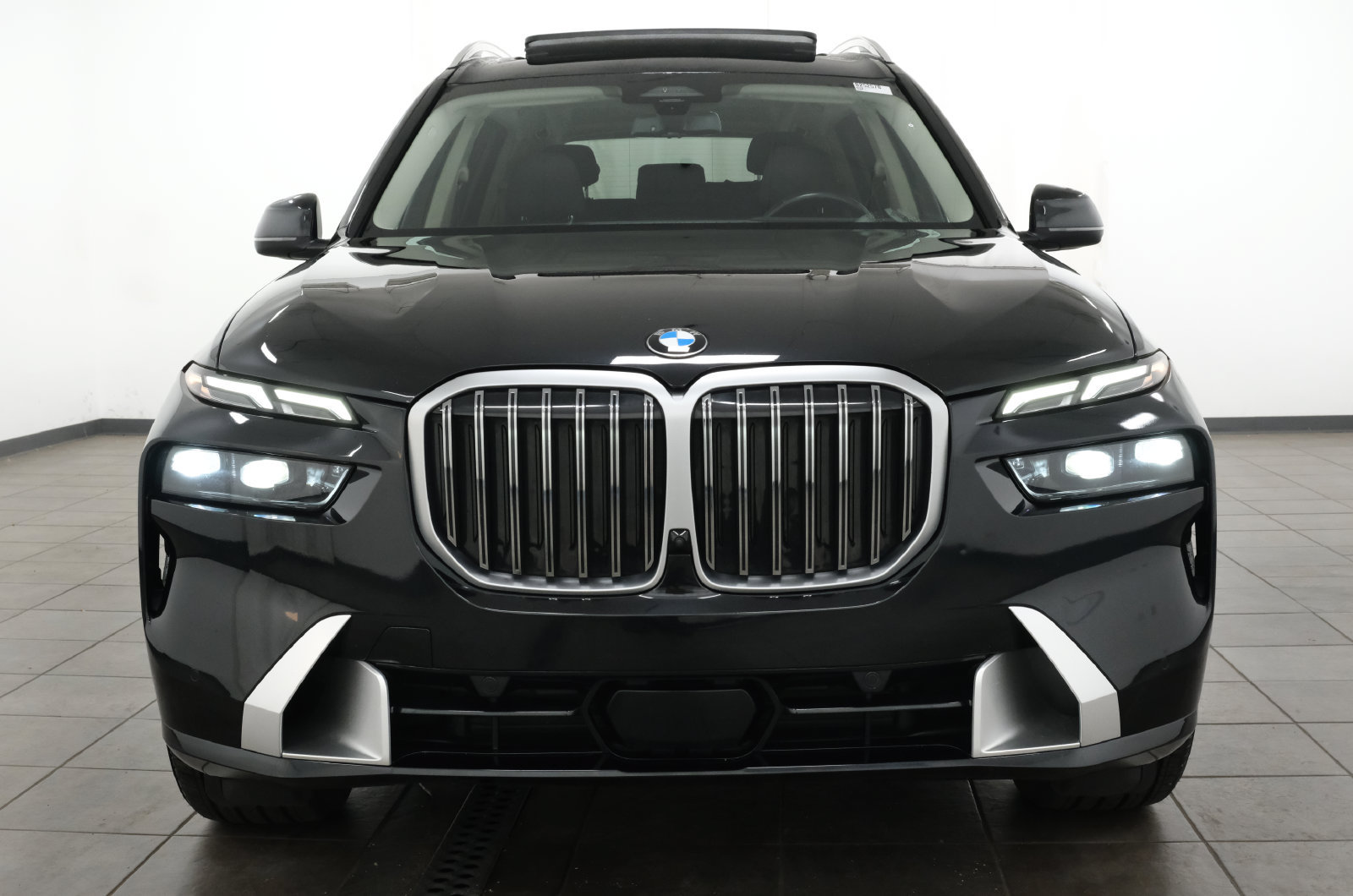 Used 2023 BMW X7 xDrive40i w/ Premium Package AWD/4WD image 8
