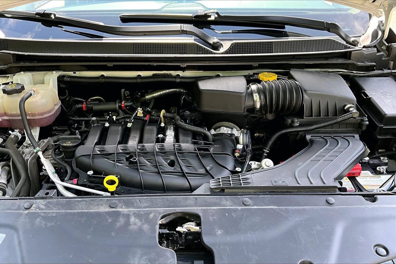 Certified 2023 Chrysler Pacifica Touring-L FWD image 36