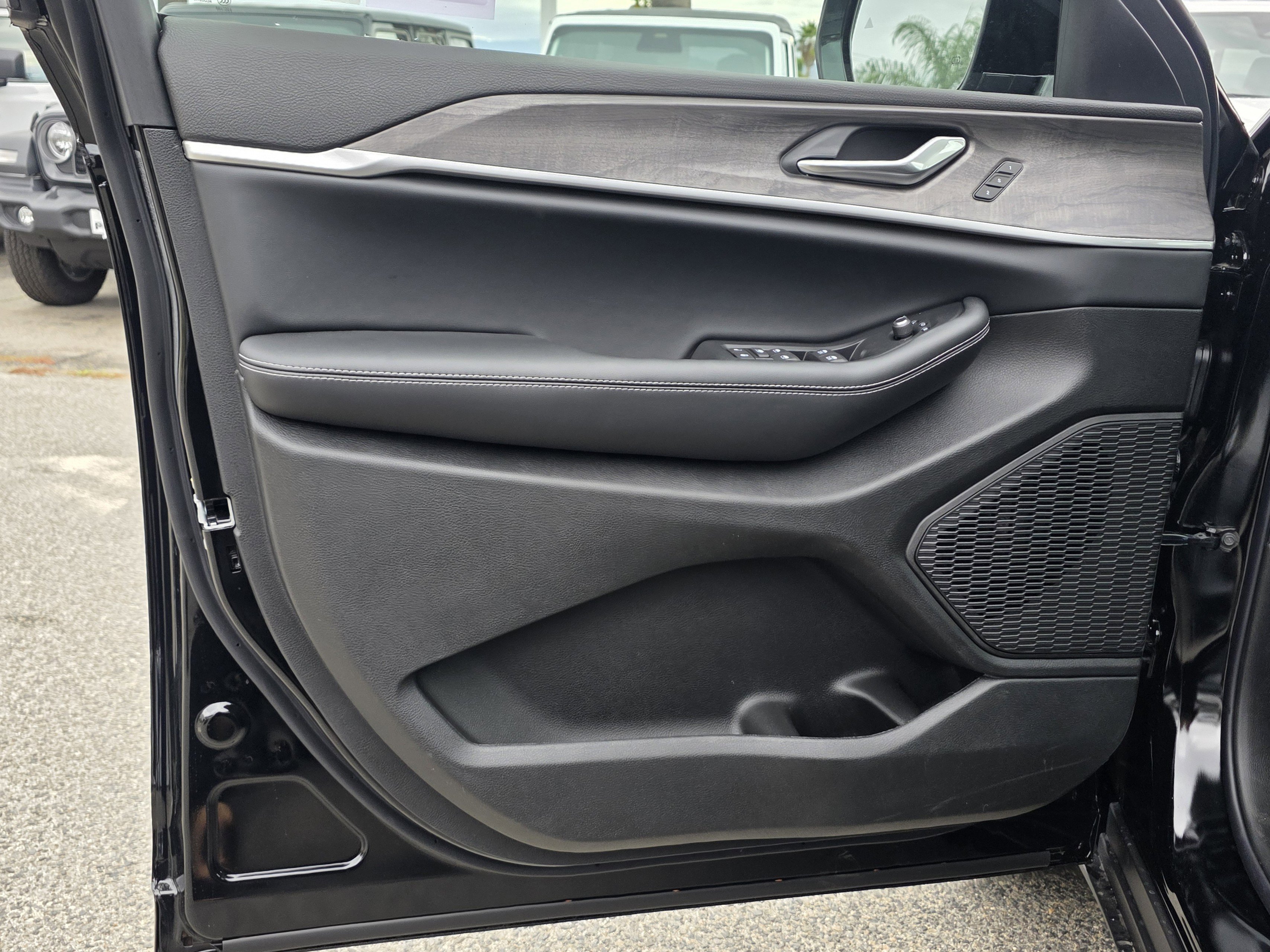 New 2025 Jeep Grand Cherokee Limited image 11