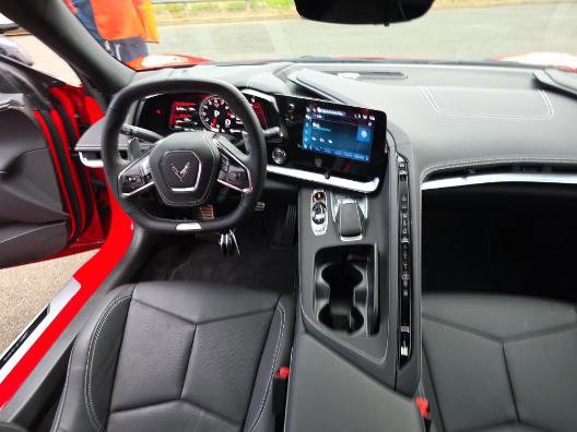 Used 2025 Chevrolet Corvette Z06 image 17