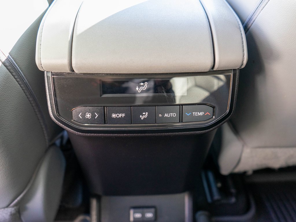 Used 2023 Toyota Highlander L image 15