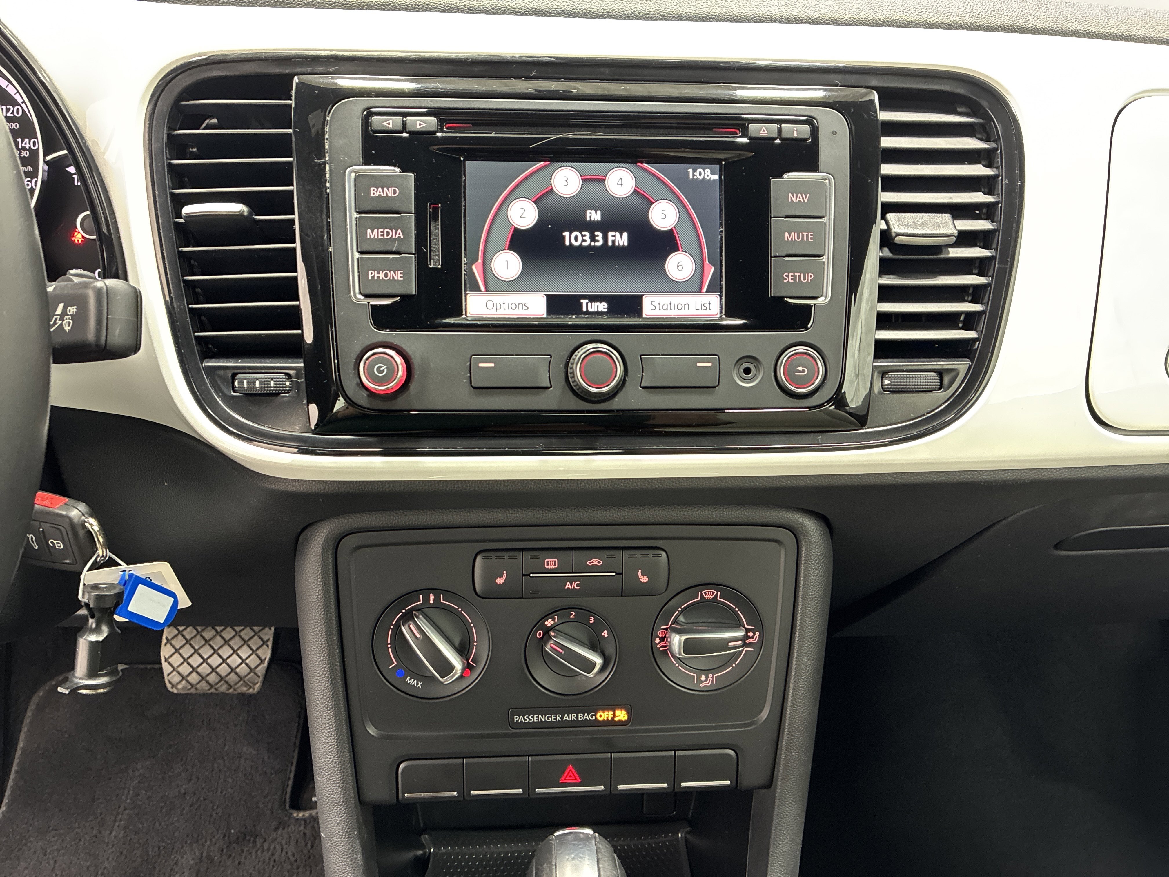 Used 2015 Volkswagen Beetle 1.8T Classic FWD image 20