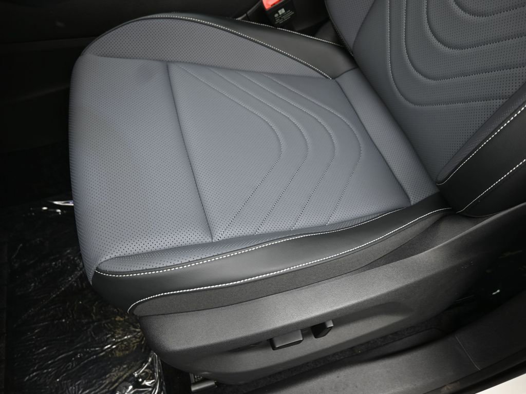 New 2026 Volkswagen Tiguan SE R-Line image 22