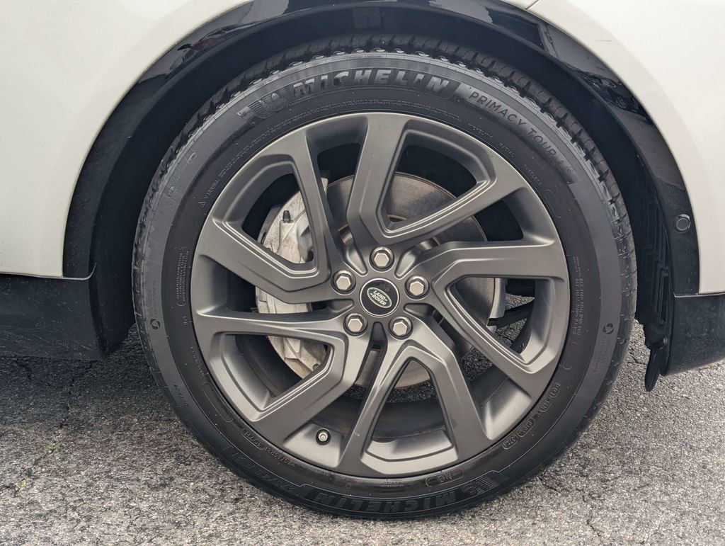 Used 2018 Land Rover Discovery HSE AWD/4WD image 12