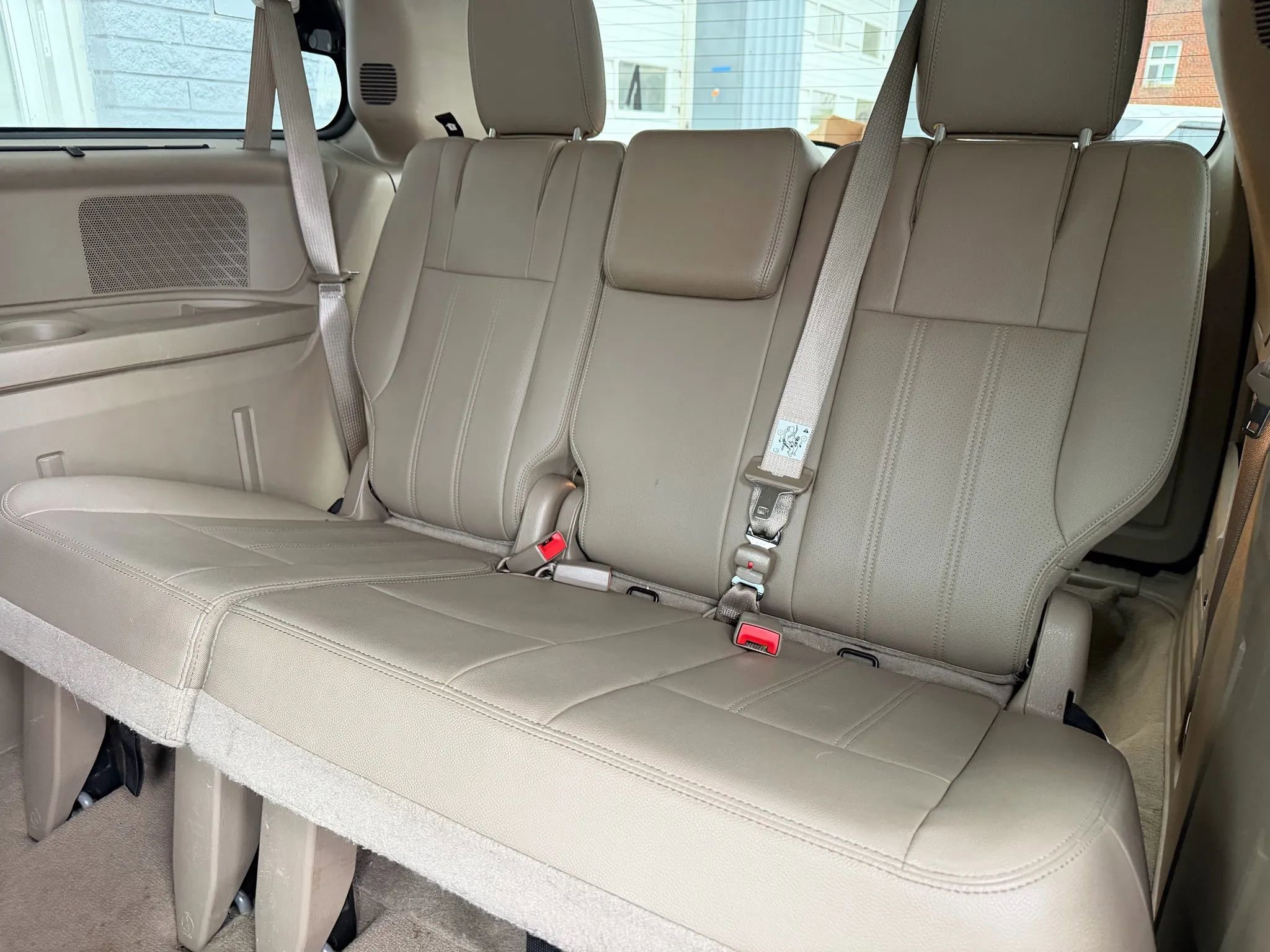 Used 2015 Chrysler Town & Country Touring-L w/ Driver Convenience Group image 12