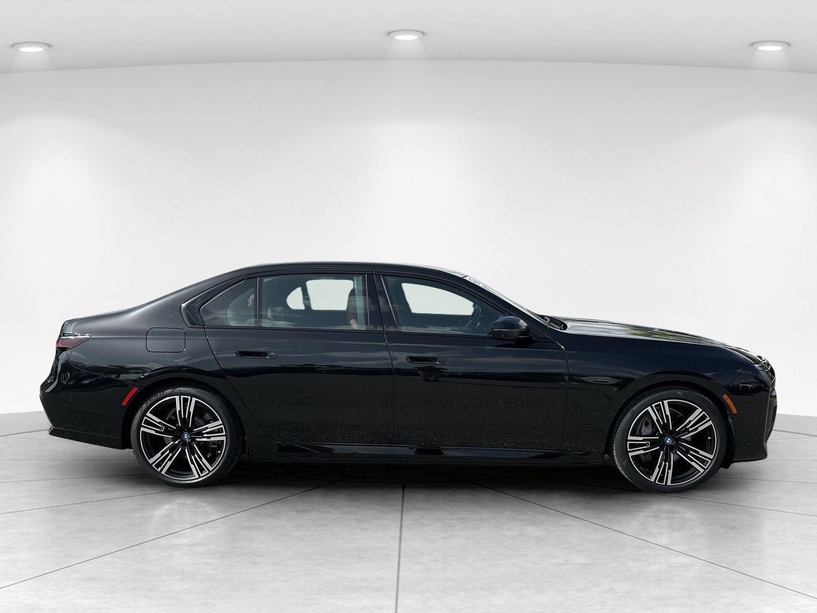 Used 2023 BMW i7 xDrive60 AWD/4WD image 3