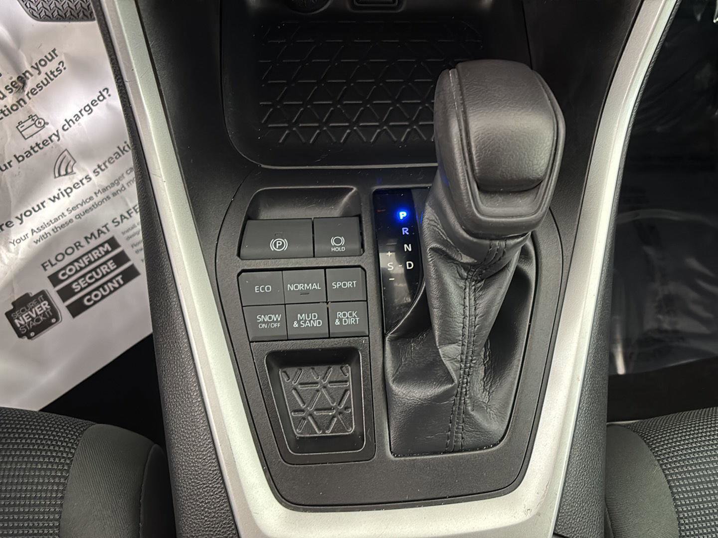 Used 2022 Toyota RAV4 LE AWD/4WD image 30