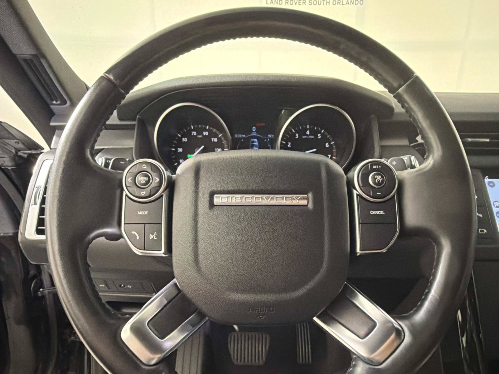 Used 2017 Land Rover Discovery SE AWD/4WD image 26