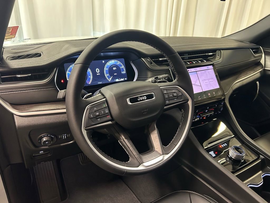 New 2025 Jeep Grand Cherokee Limited w/ Black Appearance Package image 2