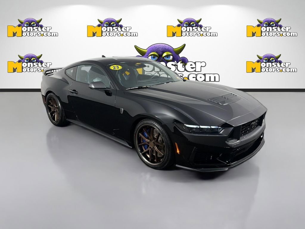 Used 2025 Ford Mustang Dark Horse image 3
