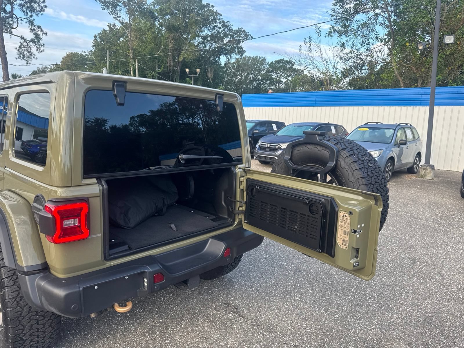 Used 2025 Jeep Wrangler Unlimited Rubicon 392 AWD/4WD image 9