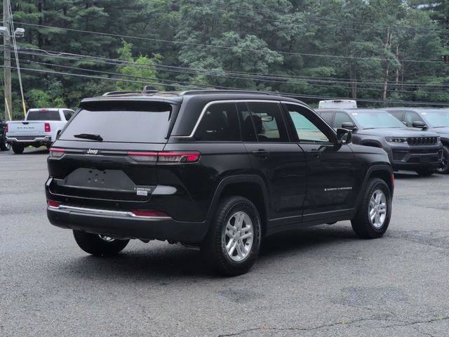 Certified 2024 Jeep Grand Cherokee Laredo RWD image 5